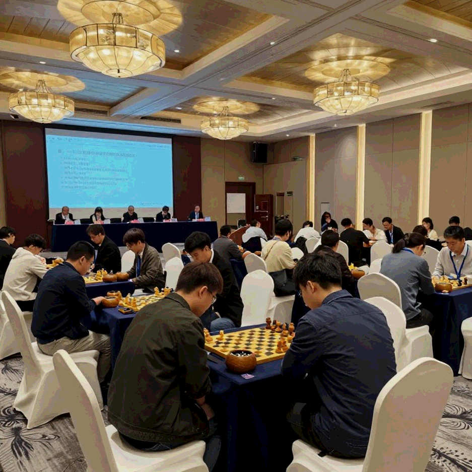 Nước cờ không được ghi trong sách: Vì sao một gambit bị xem thường lại sinh tồn ở sân chơi câu lạc bộ
