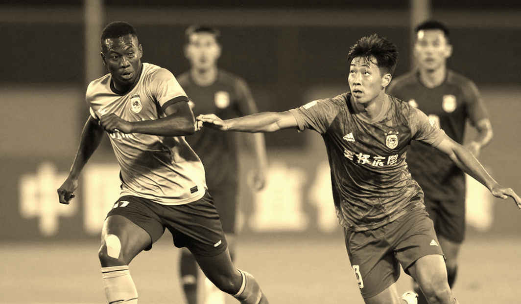 Điều bảng nhiệt không đo được: Ba mùa giải V-League nhìn từ phòng thay đồ