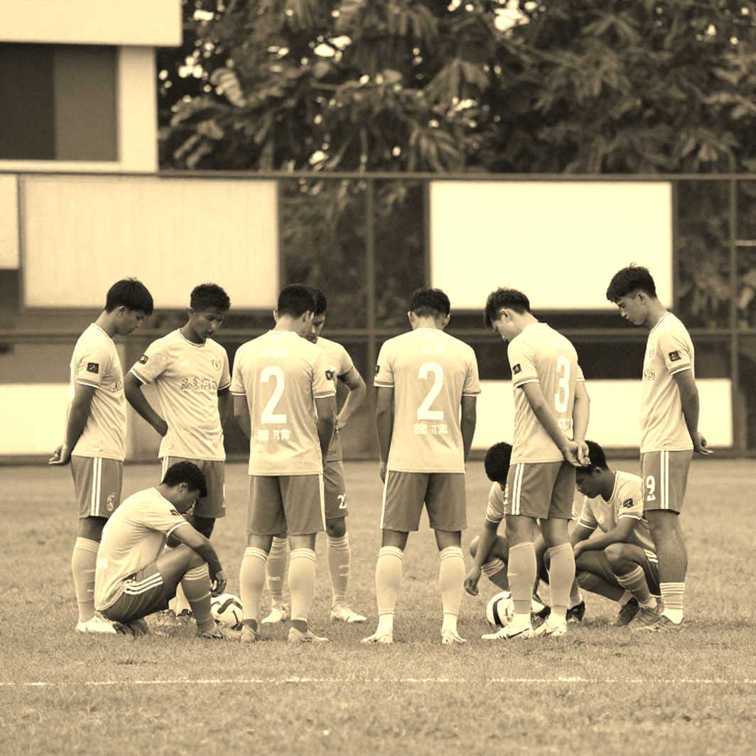 Học viện Việt Nam đào ra vàng, V.League lại để vàng nguội trên ghế dự bị