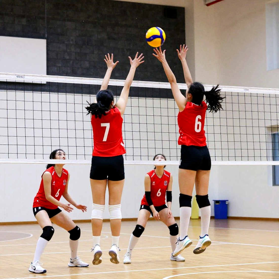 Phạm Quỳnh Hương 46 điểm: Vũ khí mới của tuyển bóng chuyền nữ Việt Nam có thực sự làm nên chuyện trước Trung Quốc?