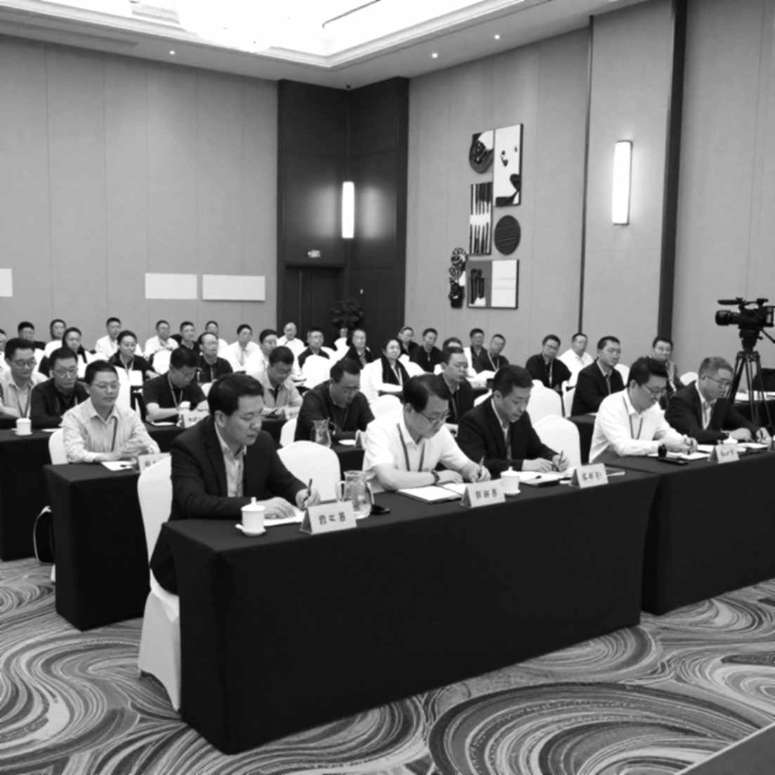 Game of the Week số 743 của ChessBase: Mười bốn năm, một người dẫn, và những ván cờ không ai còn nhớ