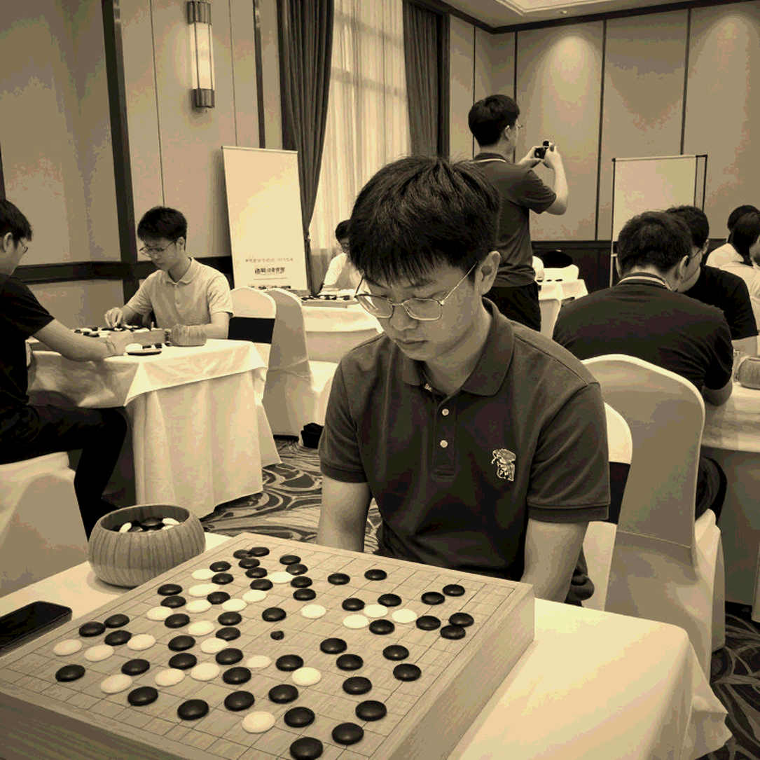 Nước 5.e5 trong Gambit Ý: chuyến đi bộ của vua Sarana và giới hạn của những cái bẫy khai cuộc