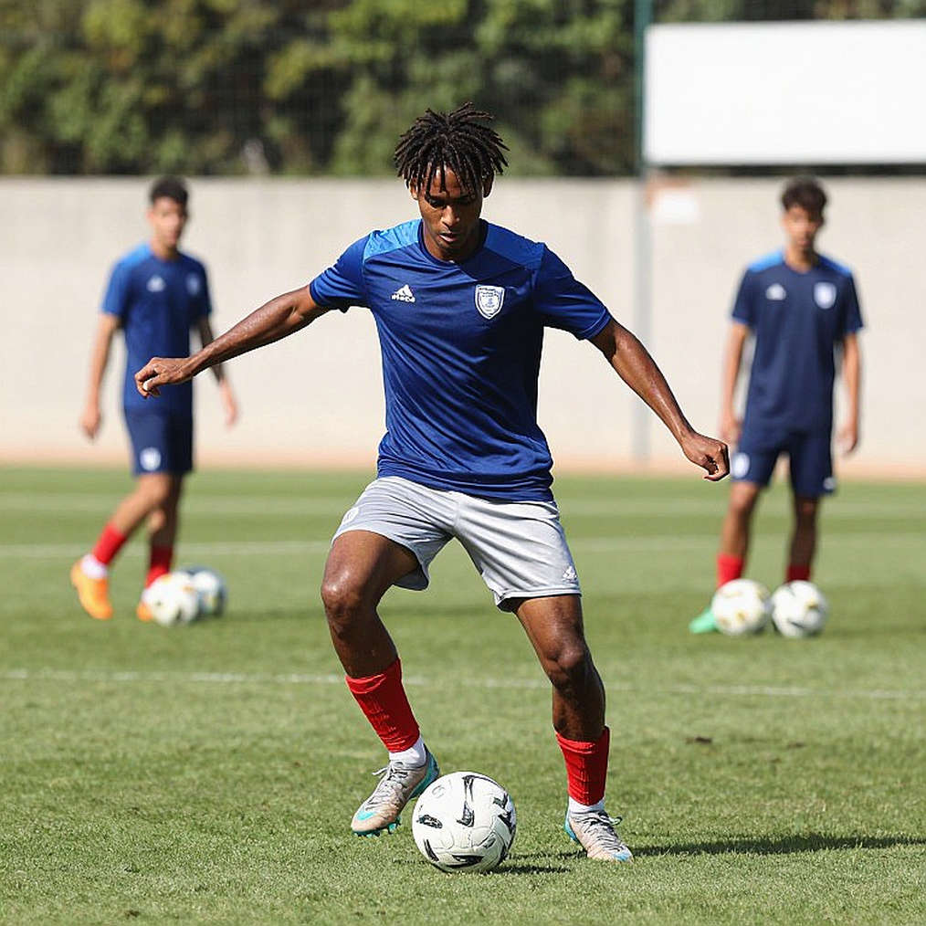 Pedro Neto Rejects Man City, Chelsea Hand New Deal: A Lesson in Loyalty or Defensive Strategy?