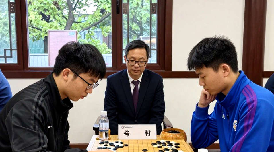 ChessBase Magazine số 225: Prague 2026, 27 ván cờ ngắn và một cái bìa mang tên Bent Larsen