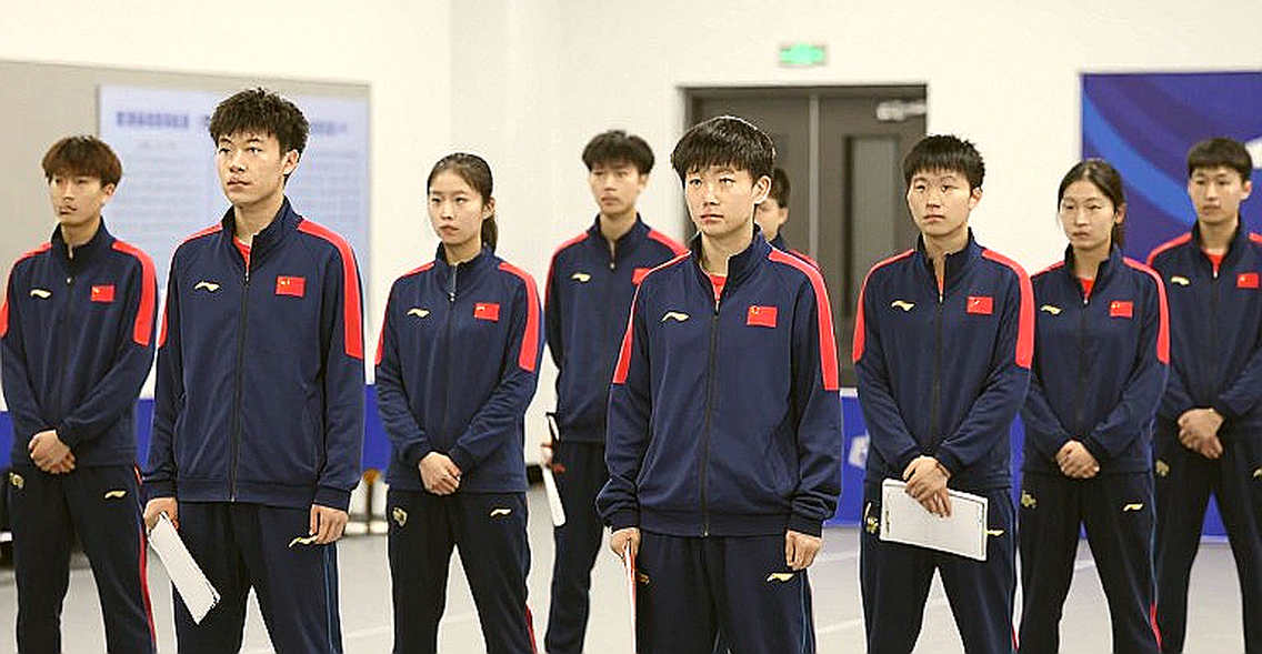 Chín hạng mục, không một điểm dữ liệu: cái bẫy phân tích rỗng giữa kỳ chuyển nhượng