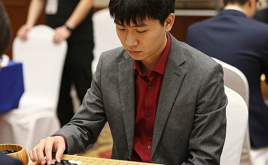 Khi Carlsen trở thành biểu tượng thương mại: Phân tích sâu về sản phẩm khai cuộc và câu chuyện đằng sau những lời hứa 'học trong 60 phút'